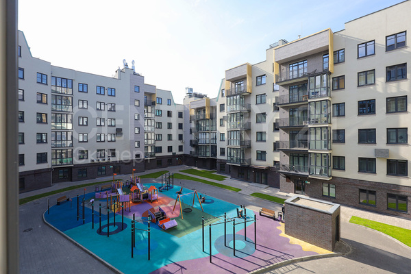 Продам трехкомнатную (3-комн.) квартиру, Октябрьская ул, 12 , Калининград г