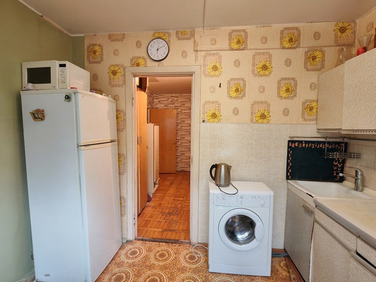 Продам двухкомнатную (2-комн.) квартиру, Маршала Катукова ул, 20к2, Москва г