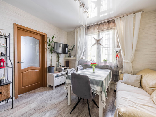 Продам трехкомнатную (3-комн.) квартиру, Бестужевская ул, 7ак3, Санкт-Петербург г