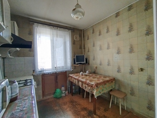 Продам трехкомнатную (3-комн.) квартиру, Академика Губкина ул, 37, Казань г