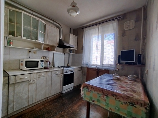 Продам трехкомнатную (3-комн.) квартиру, Академика Губкина ул, 37, Казань г