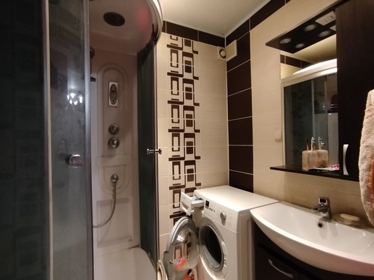 Продам трехкомнатную (3-комн.) квартиру, Академика Губкина ул, 37, Казань г