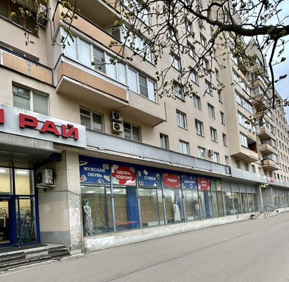 Сдам торговое помещение 242 м2, КИМа пр-кт, 4кВ, Санкт-Петербург г