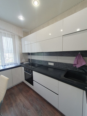 Продам двухкомнатную (2-комн.) квартиру, Мира пр-кт, 33, Волгодонск г
