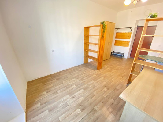 Продам комнату в 16-комн. квартире, Большеохтинский пр-кт, 41кА, Санкт-Петербург г