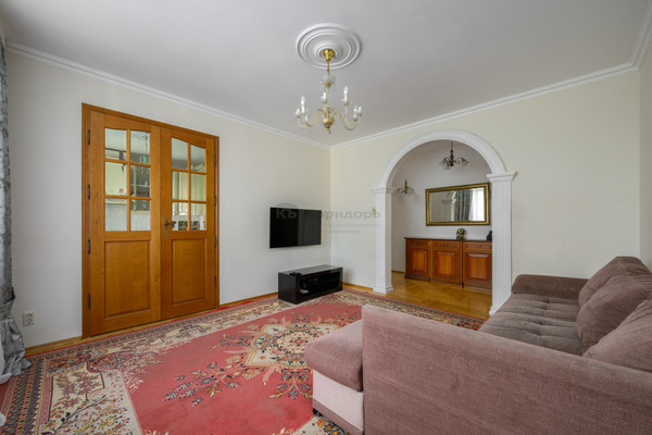 Продам трехкомнатную (3-комн.) квартиру, Ленинский пр-кт, 75/9, Москва г