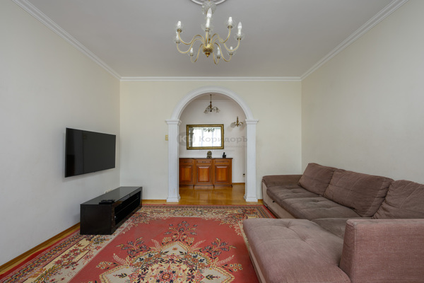 Продам трехкомнатную (3-комн.) квартиру, Ленинский пр-кт, 75/9, Москва г