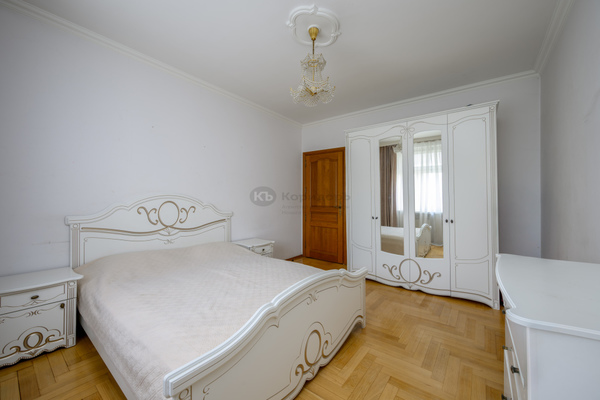 Продам трехкомнатную (3-комн.) квартиру, Ленинский пр-кт, 75/9, Москва г