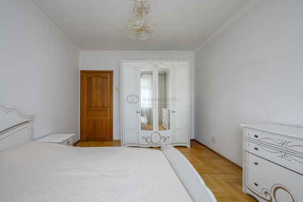 Продам трехкомнатную (3-комн.) квартиру, Ленинский пр-кт, 75/9, Москва г