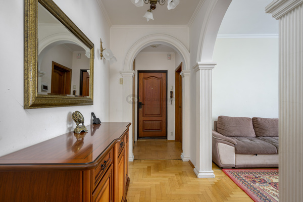 Продам трехкомнатную (3-комн.) квартиру, Ленинский пр-кт, 75/9, Москва г