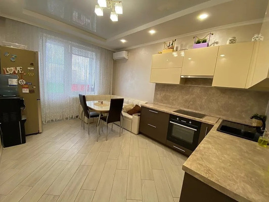 Продам трехкомнатную (3-комн.) квартиру, Стабильная ул, 3к2, Ростов-на-Дону г