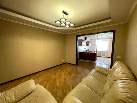 Продам трехкомнатную (3-комн.) квартиру, 339-й Стрелковой Дивизии ул, 27, Ростов-на-Дону г