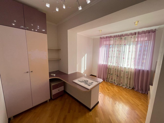 Продам трехкомнатную (3-комн.) квартиру, 339-й Стрелковой Дивизии ул, 27, Ростов-на-Дону г
