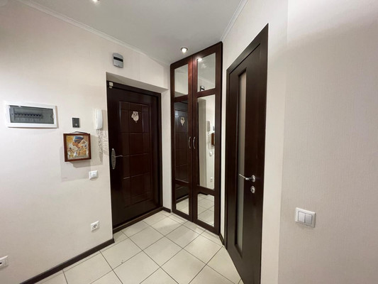 Продам трехкомнатную (3-комн.) квартиру, 339-й Стрелковой Дивизии ул, 27, Ростов-на-Дону г