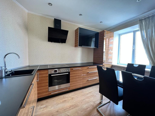 Продам трехкомнатную (3-комн.) квартиру, Еременко ул, 60к12, Ростов-на-Дону г