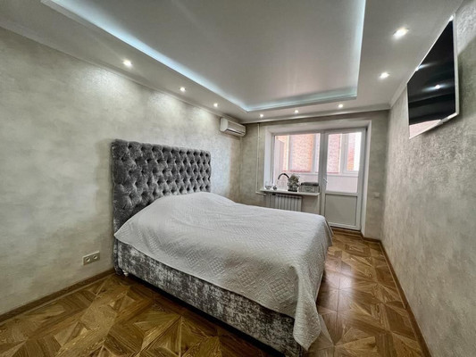 Продам трехкомнатную (3-комн.) квартиру, Еременко ул, 60к12, Ростов-на-Дону г