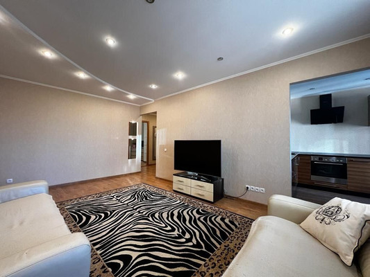 Продам трехкомнатную (3-комн.) квартиру, Еременко ул, 60к12, Ростов-на-Дону г