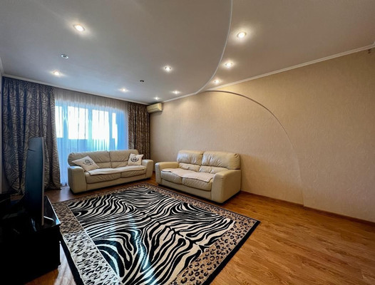 Продам трехкомнатную (3-комн.) квартиру, Еременко ул, 60к12, Ростов-на-Дону г