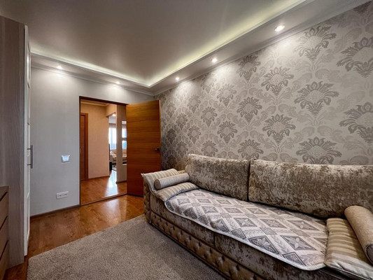 Продам трехкомнатную (3-комн.) квартиру, Еременко ул, 60к12, Ростов-на-Дону г