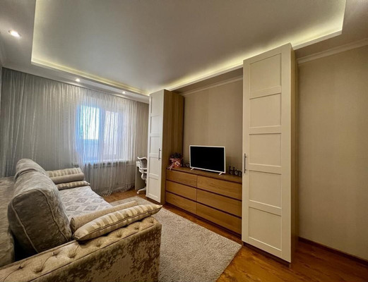 Продам трехкомнатную (3-комн.) квартиру, Еременко ул, 60к12, Ростов-на-Дону г