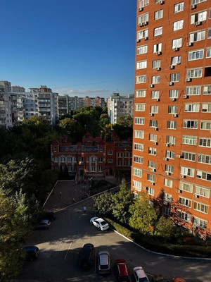 Продам трехкомнатную (3-комн.) квартиру, Еременко ул, 60к12, Ростов-на-Дону г