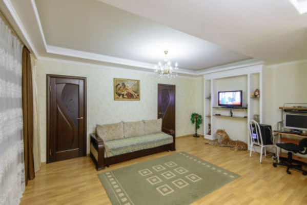 Продам трехкомнатную (3-комн.) квартиру, Таганрогская ул, 145к1, Ростов-на-Дону г