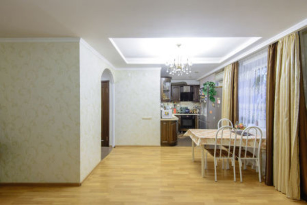 Продам трехкомнатную (3-комн.) квартиру, Таганрогская ул, 145к1, Ростов-на-Дону г