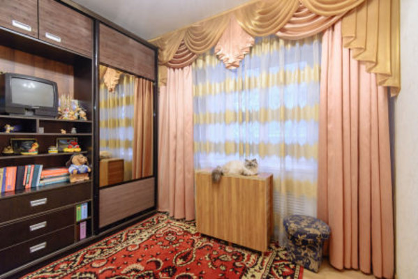 Продам трехкомнатную (3-комн.) квартиру, Таганрогская ул, 145к1, Ростов-на-Дону г