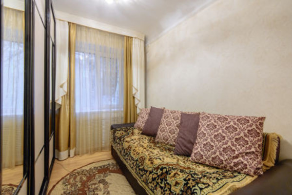 Продам трехкомнатную (3-комн.) квартиру, Таганрогская ул, 145к1, Ростов-на-Дону г