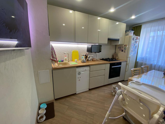 Продам трехкомнатную (3-комн.) квартиру, Таганрогская ул, 112ка, Ростов-на-Дону г