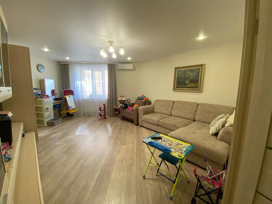 Продам трехкомнатную (3-комн.) квартиру, Таганрогская ул, 112ка, Ростов-на-Дону г