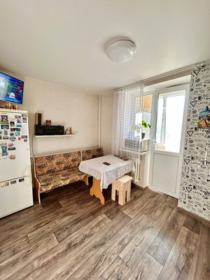 Продам двухкомнатную (2-комн.) квартиру, Ковыльная ул, 60, Симферополь г