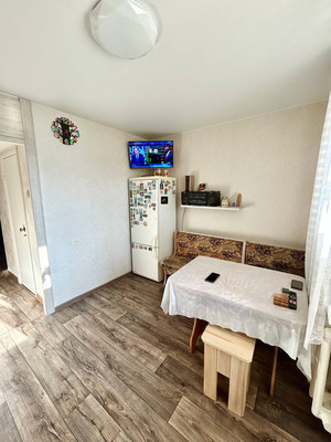 Продам двухкомнатную (2-комн.) квартиру, Ковыльная ул, 60, Симферополь г