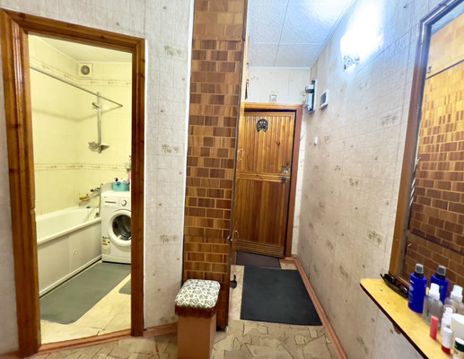 Продам двухкомнатную (2-комн.) квартиру, Самокиша ул, 4, Симферополь г