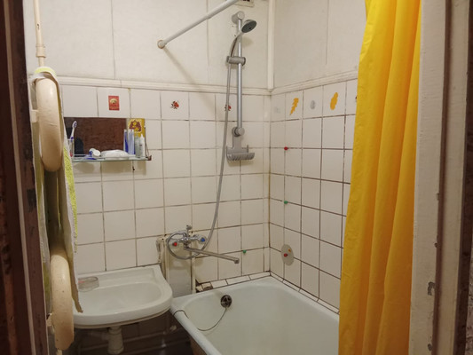 Продам трехкомнатную (3-комн.) квартиру, Бухарестская ул, 33к2, Санкт-Петербург г