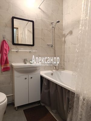 Продам однокомнатную (1-комн.) квартиру, Заводская ул, 18к2, Янино-1 гп