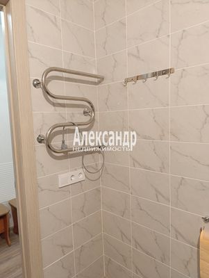 Продам однокомнатную (1-комн.) квартиру, Заводская ул, 18к2, Янино-1 гп