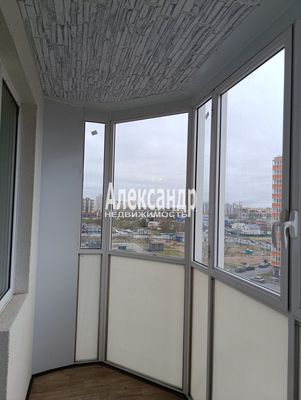 Продам однокомнатную (1-комн.) квартиру, Заводская ул, 18к2, Янино-1 гп