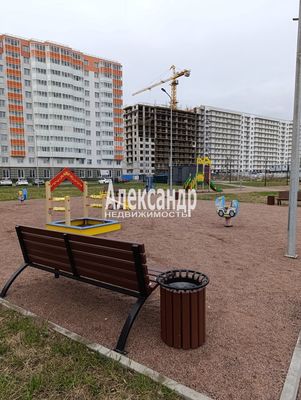 Продам однокомнатную (1-комн.) квартиру, Заводская ул, 18к2, Янино-1 гп