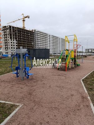 Продам однокомнатную (1-комн.) квартиру, Заводская ул, 18к2, Янино-1 гп