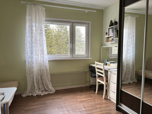 Продам трехкомнатную (3-комн.) квартиру, Интернациональная ул, 4, Костомукша г
