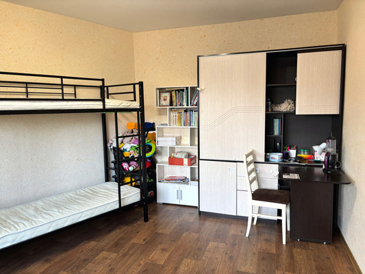 Продам трехкомнатную (3-комн.) квартиру, Интернациональная ул, 4, Костомукша г