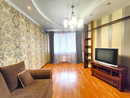 Продам двухкомнатную (2-комн.) квартиру, Аделя Кутуя ул, 44, Казань г