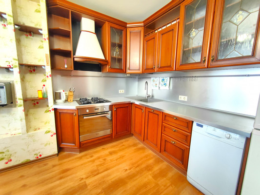 Продам двухкомнатную (2-комн.) квартиру, Аделя Кутуя ул, 44, Казань г