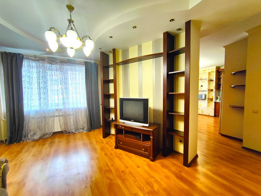 Продам двухкомнатную (2-комн.) квартиру, Аделя Кутуя ул, 44, Казань г