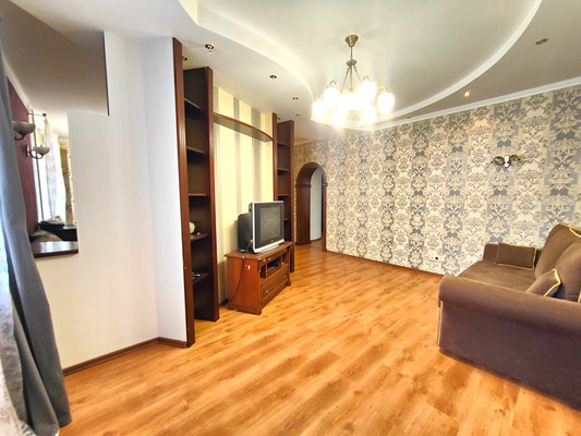 Продам двухкомнатную (2-комн.) квартиру, Аделя Кутуя ул, 44, Казань г