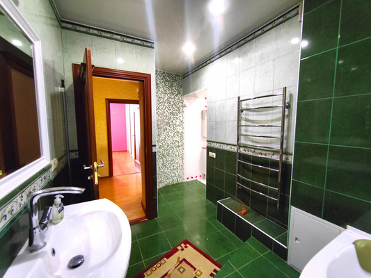 Продам двухкомнатную (2-комн.) квартиру, Аделя Кутуя ул, 44, Казань г