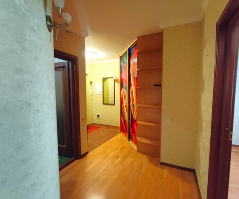 Продам двухкомнатную (2-комн.) квартиру, Аделя Кутуя ул, 44, Казань г