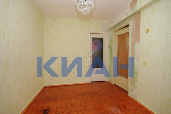 Продам трехкомнатную (3-комн.) квартиру, Менжинского ул, 9ка, Красноярск г