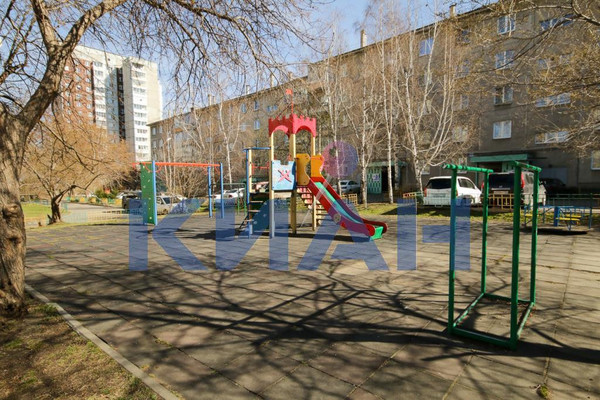 Продам трехкомнатную (3-комн.) квартиру, Менжинского ул, 9ка, Красноярск г